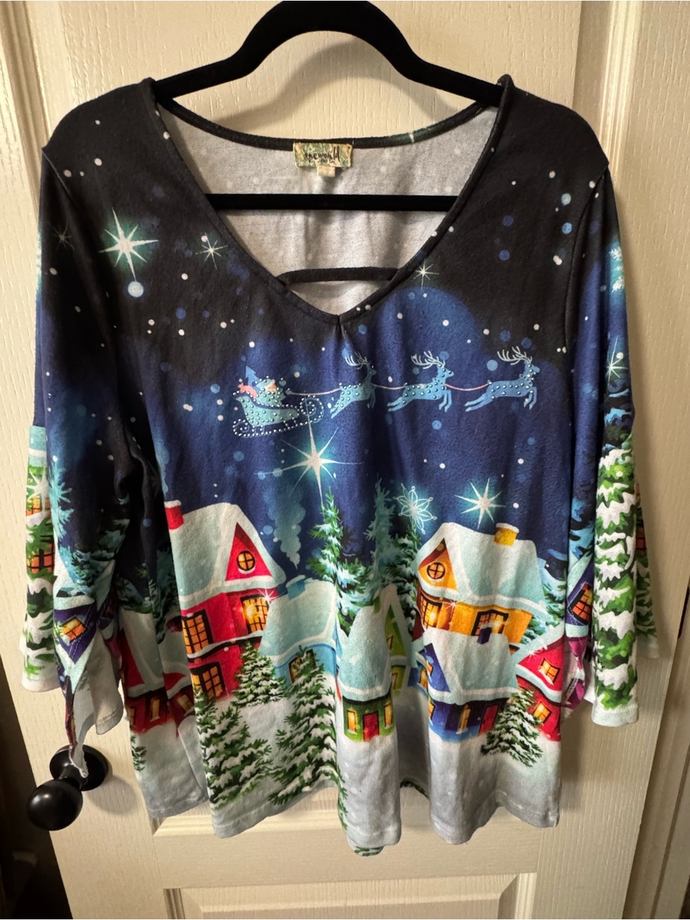 One World Plus Size 2X Christmas Village Santa Sleigh Top V-Neck 3/4 Sleeve